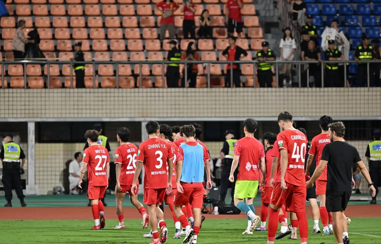 年底从广州, 主帅萨尔瓦