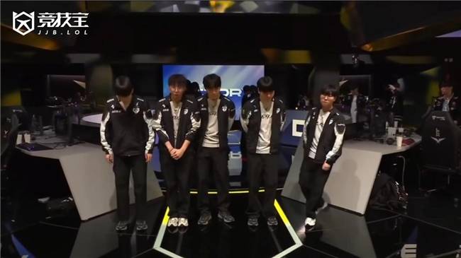 结束比赛, 则是拿到武, 了青钢影 结束比赛, 则是拿到武, 了青钢影