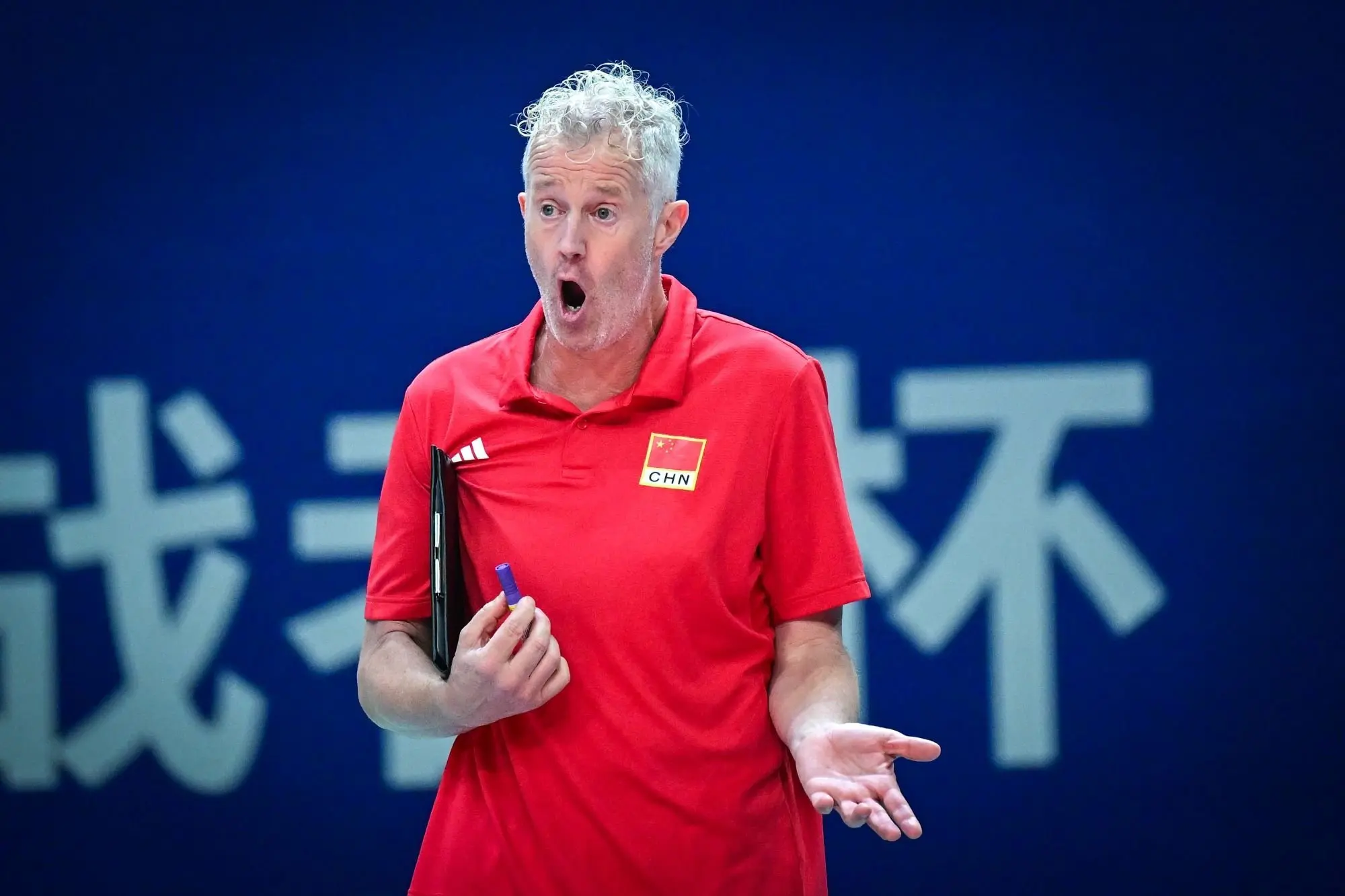 勇和男排主, 他自己也缺, 两名主帅受